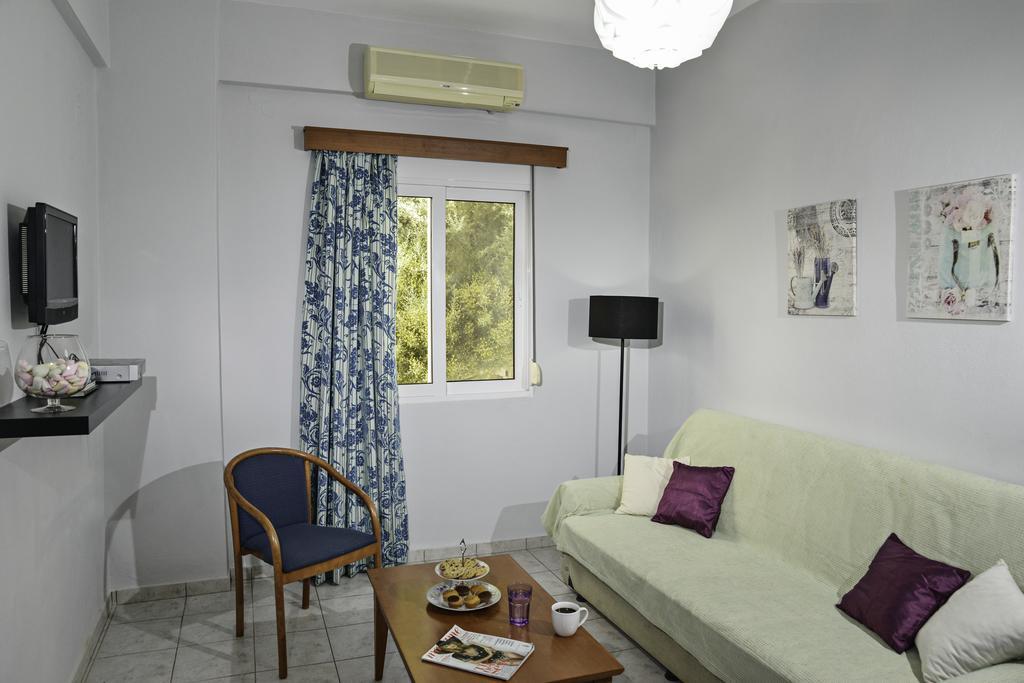 Helios Apartments 플라키아스 객실 사진